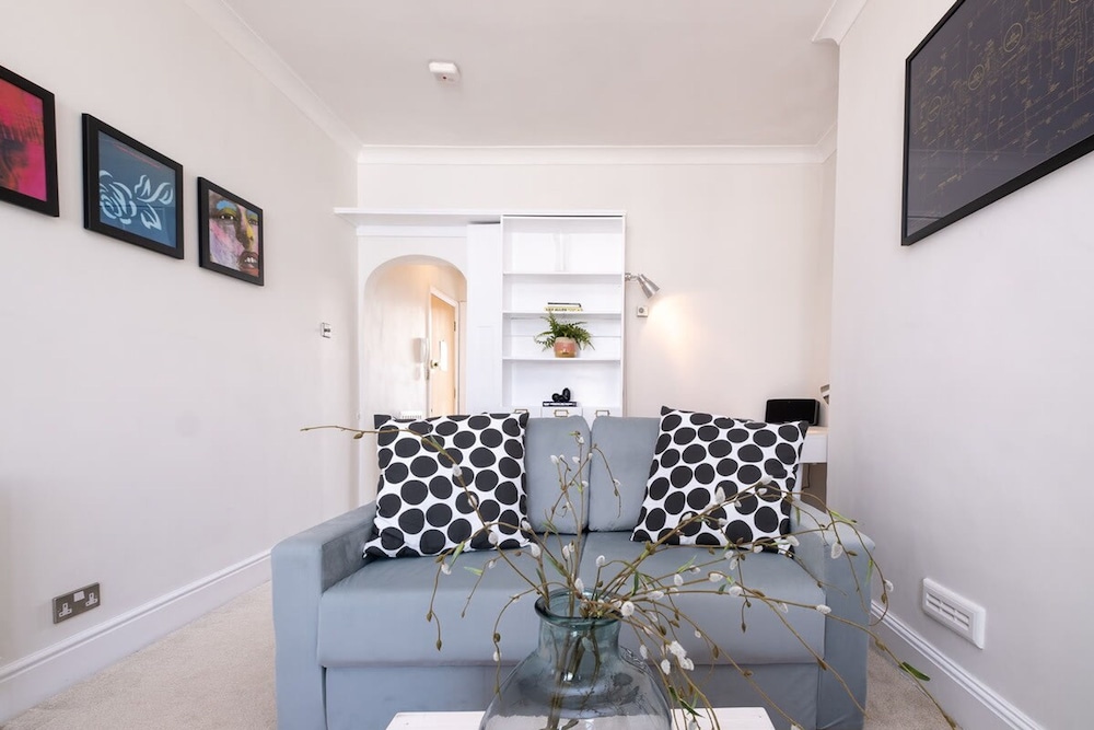 Host Stay Guildford Apartment