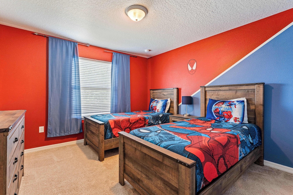 Loft & Leisure Villa 6 Bdrs!