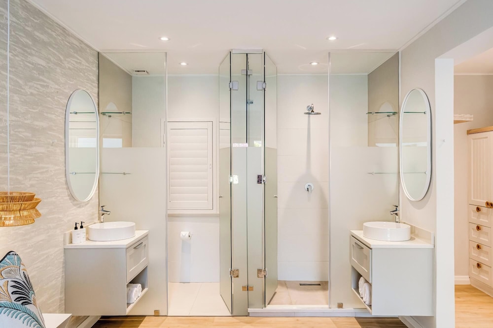 6bed Villa by Camps Bay Beach Seven the Drive
