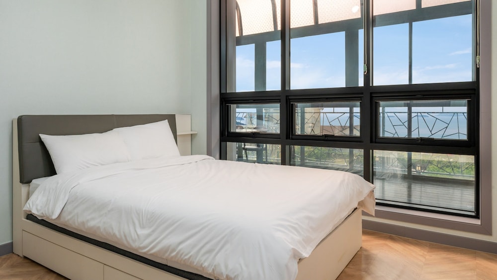 Jigeum Yeosu Ocean View Pension