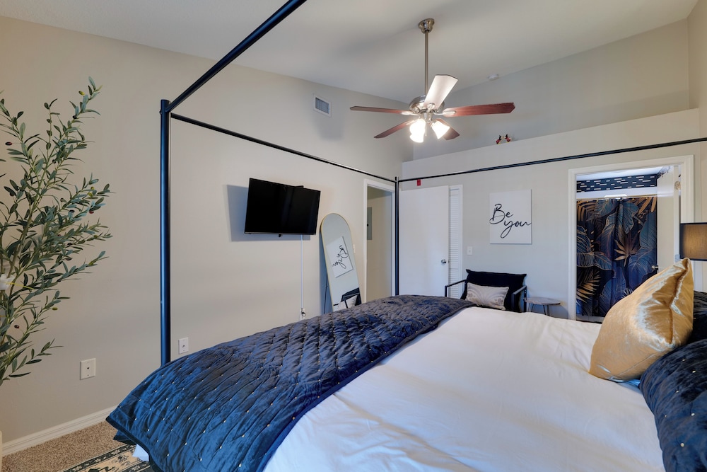 5 Mi to Wdw: Resort-style Condo w/ Pool Access