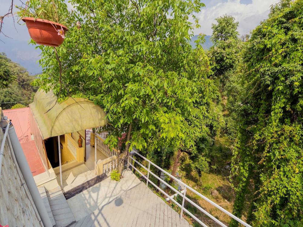 OYO 14132 Home Elegant 1BHK Kempty Road