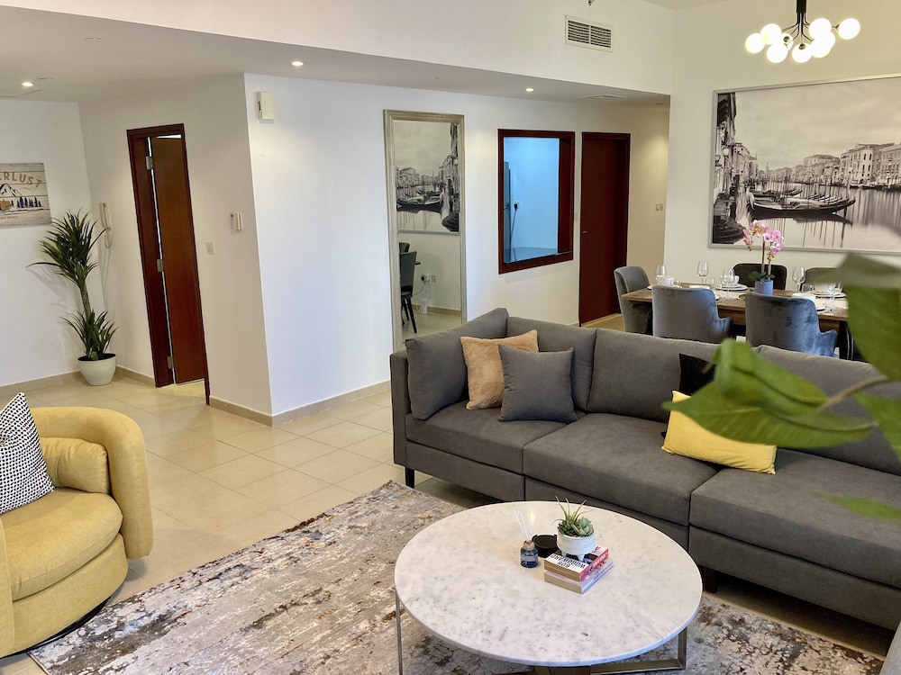 Whitesage - Elegant Interior With Incredible Sea and City View