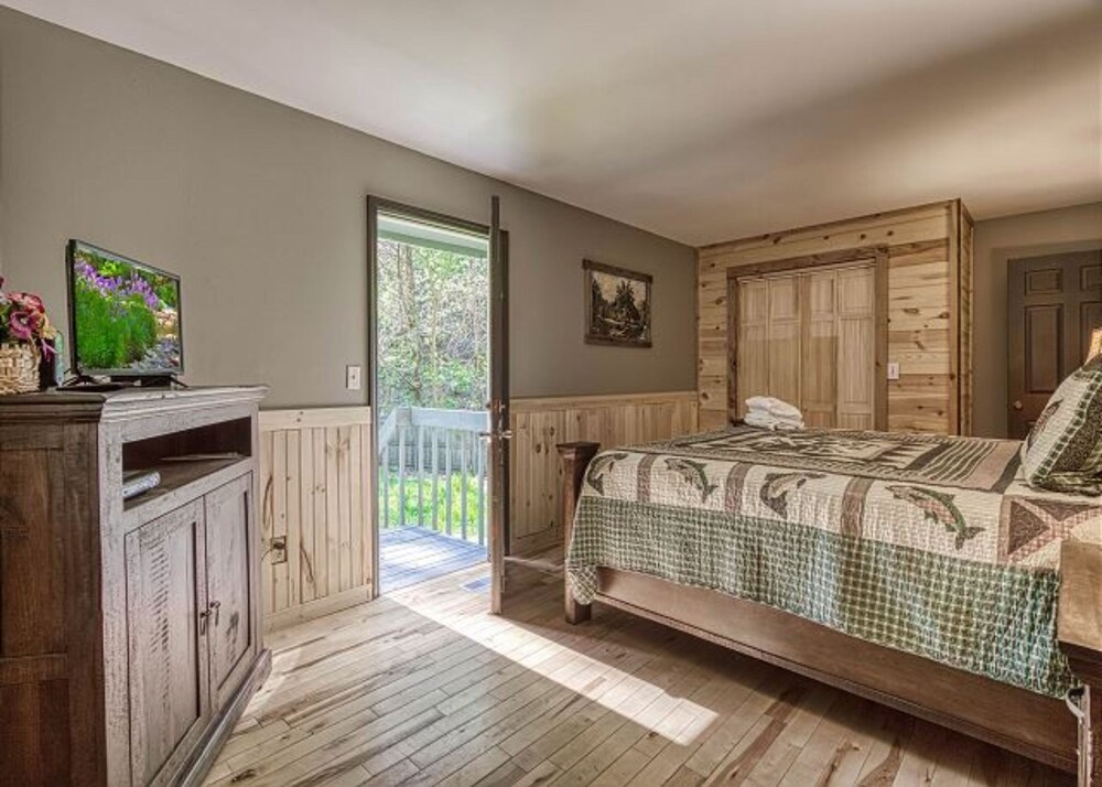 Creek Dreamin' #209 by Aunt Bug's Cabin Rentals view 5