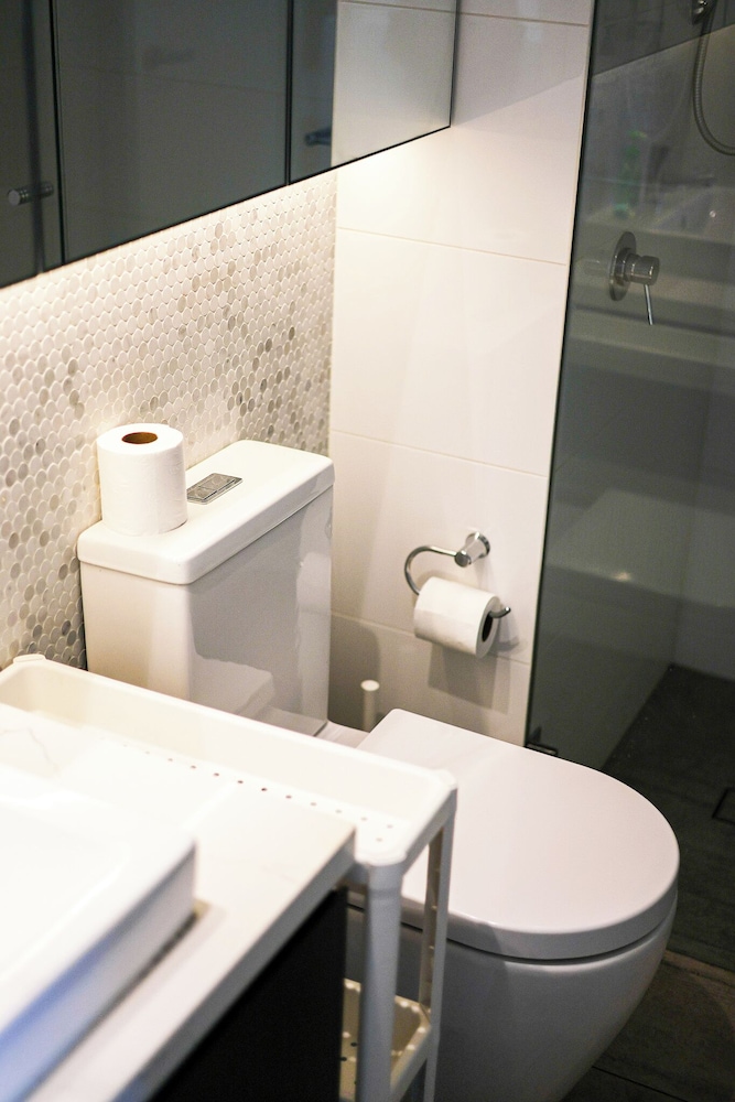 StayAU Stylish 2BR Central Box Hill