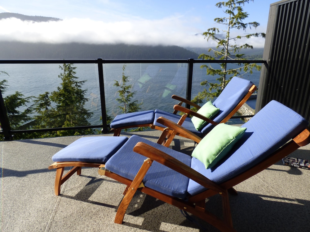 Eagle Reach - A West Coast Cottage