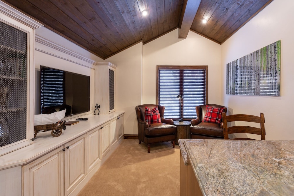 Ridgepoint at Deer Valley Resort - Three Bedroom with Hot Tub #124 3 Condo