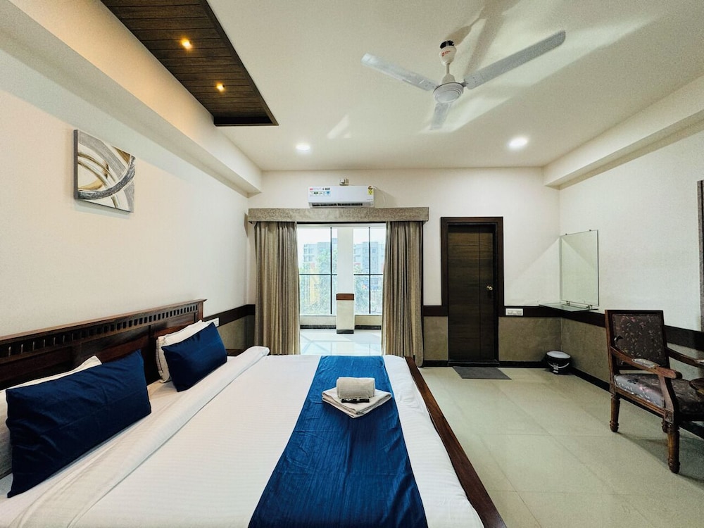 Col's Hotel Uphaar