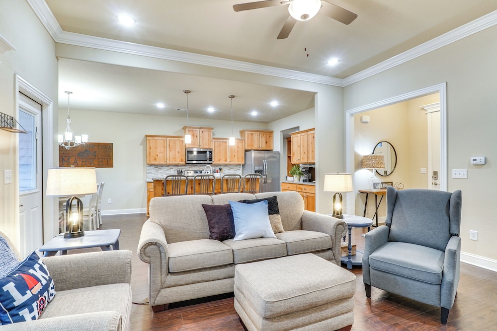 Table Rock Lake Retreat: Walk to Shore!