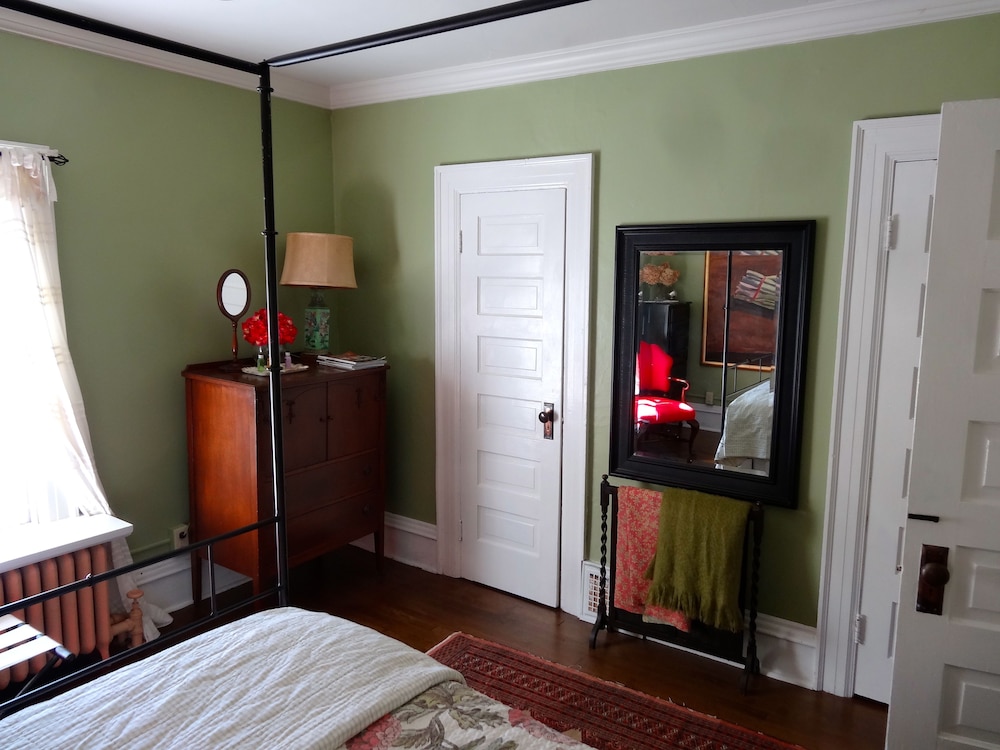 The Captain's House B&B