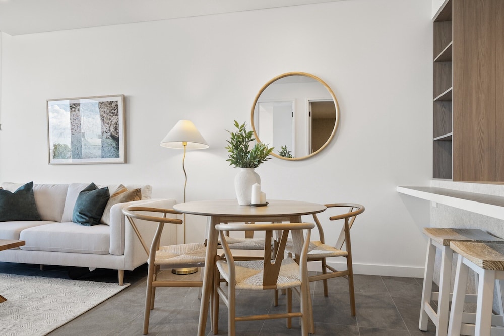 Modern 1-bed Apartment With Views in Fremantle