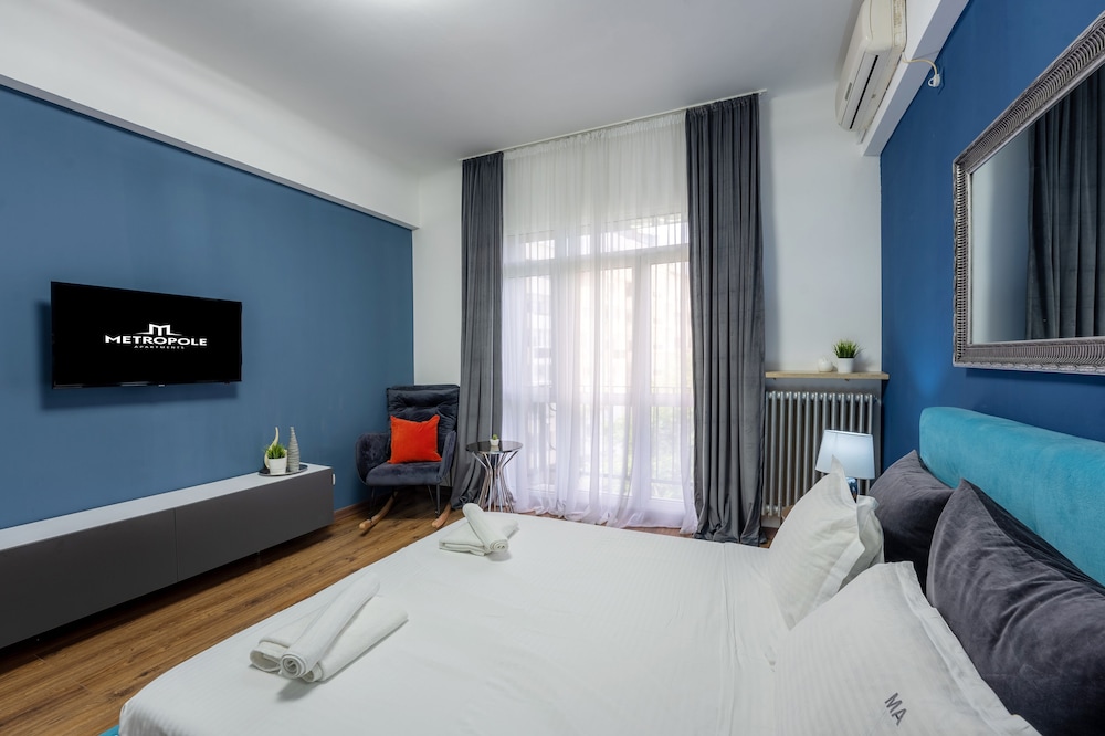 Metropole Apartments Studio City view 4