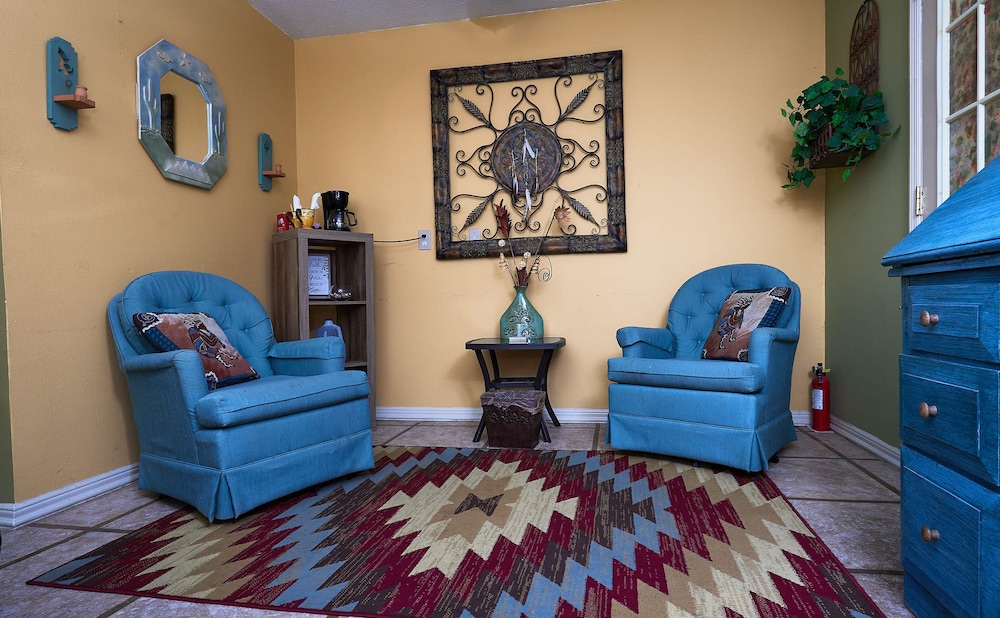 Pleasant Days Lodging Southwest Cottage