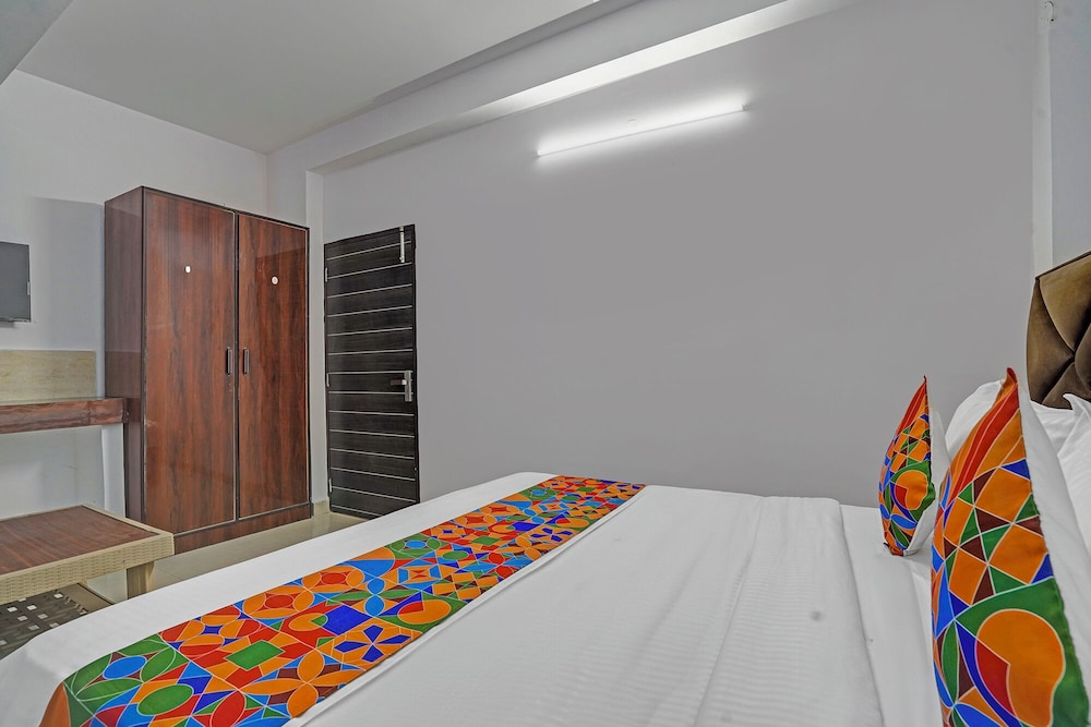 Fabhotel Aakarshan Residency