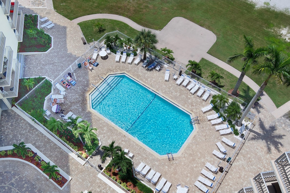Estero Beach & Tennis Club-penthouse 3A