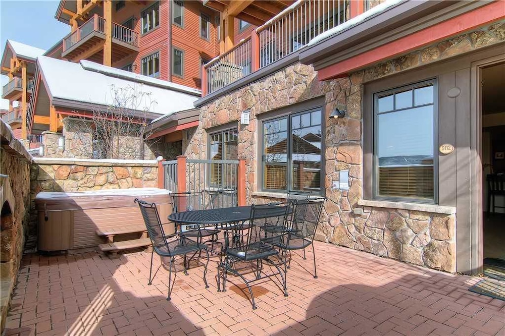 5112 Emerald Lodge, Trappeur's Crossing Apartment 2