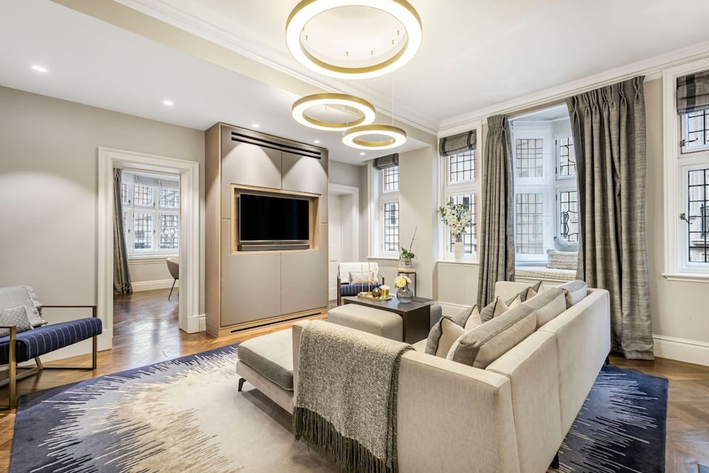 Mayfair Home Private Parking Central AC