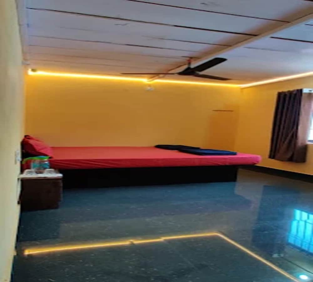 Aisiri Guest House Rooms