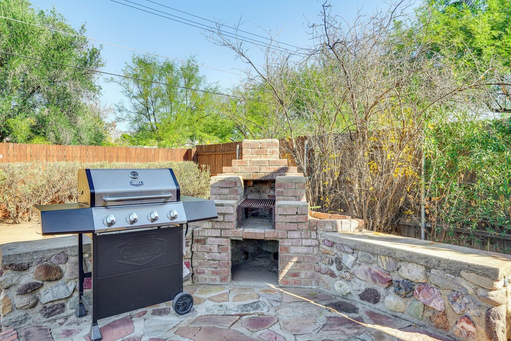 Gazebo, Patios & Grill: Colorful Tucson Retreat!