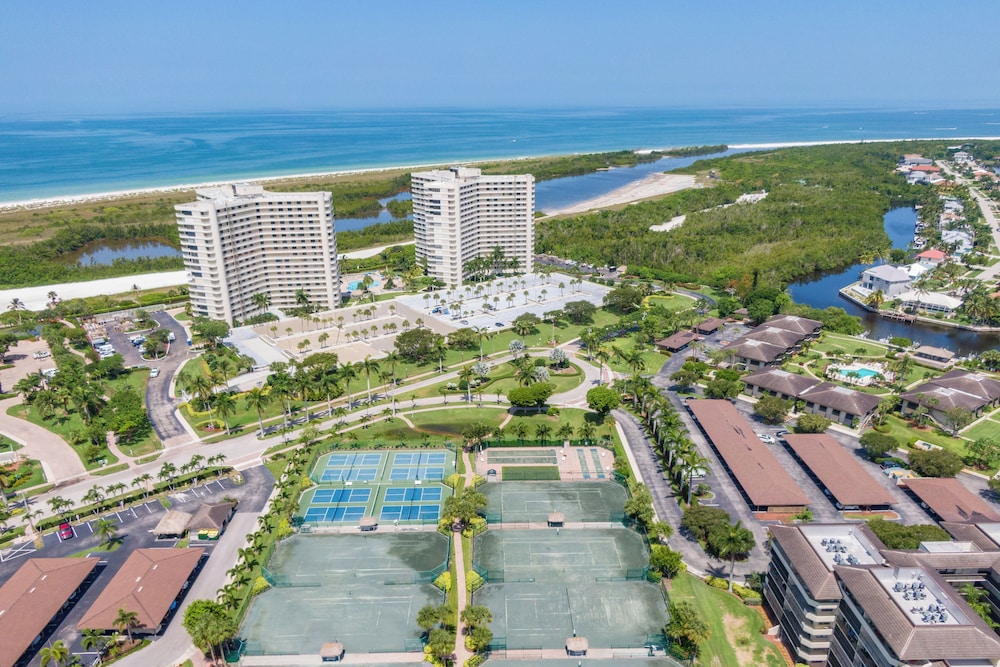 Sunset View & On Beach: Marco Island Condo