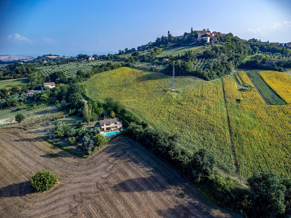 La Girolima 6 2 by Marche Holiday Villas