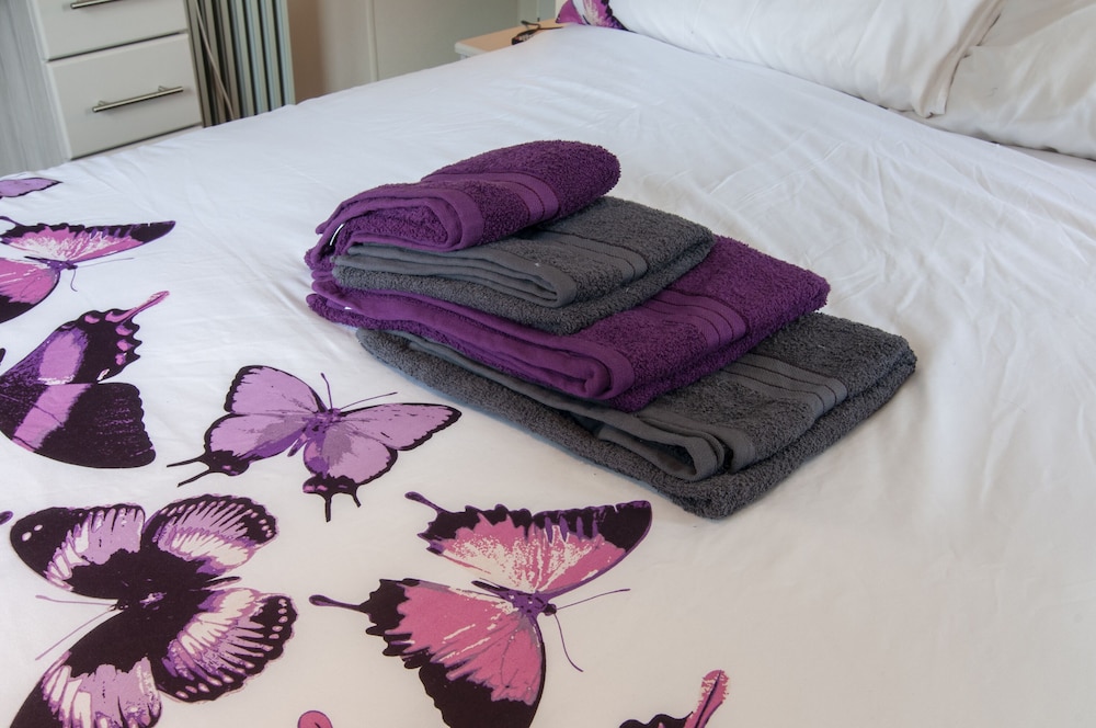 Lodge - Sleeps 6 With Pool Access view 3