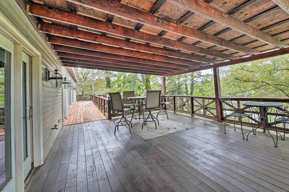 Dock, Hot Tub & Kayaks: Luxe Hot Springs Lakehouse view 3