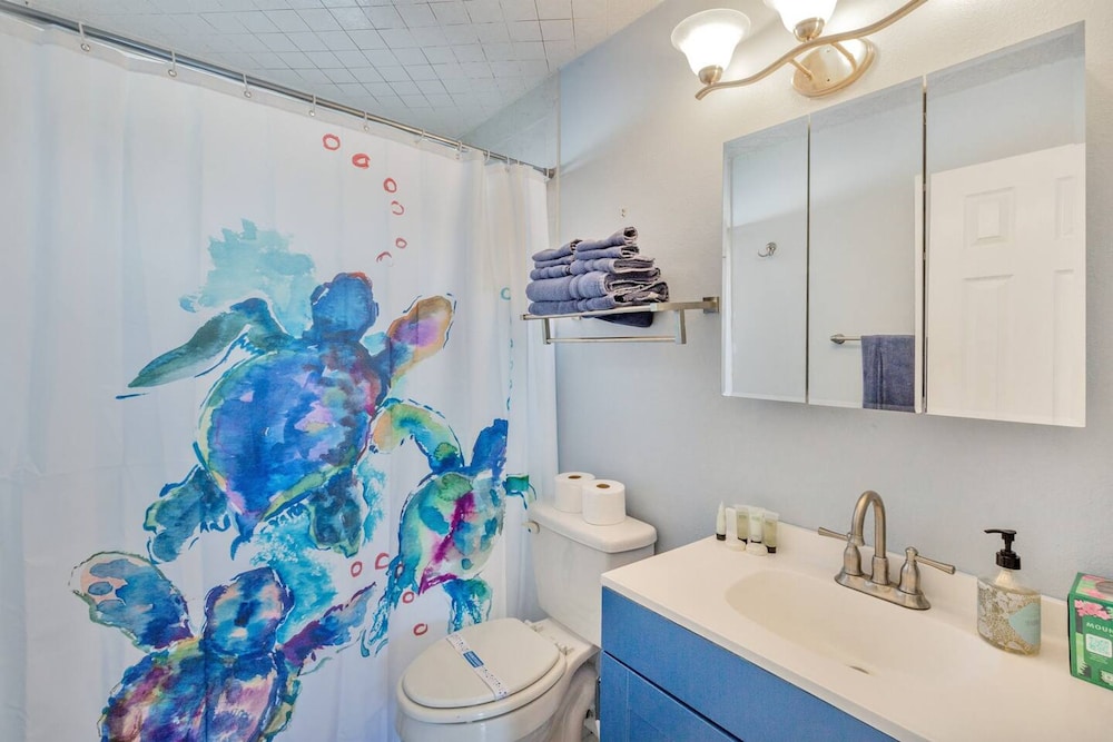 Royal Blue Downtown-gulfport-heated Pool