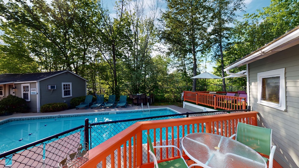 Lakeview House & Cottages