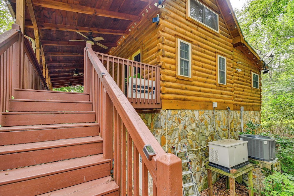 Riverfront Rutherfordton Retreat w/ Fire Pit!