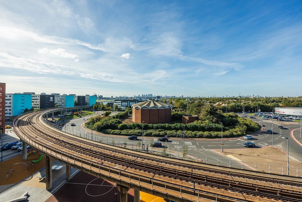 Newly Built 2 Bed Apartment By London City Airport