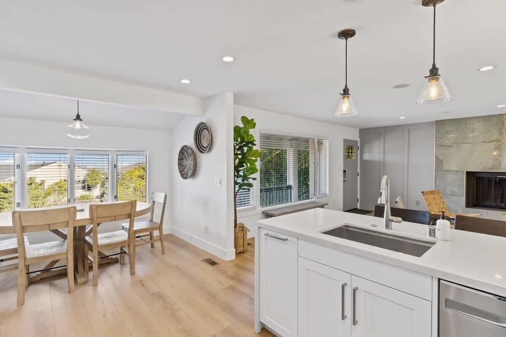 @ Marbella Lane - 3BR W/sweeping Views of Bay Area