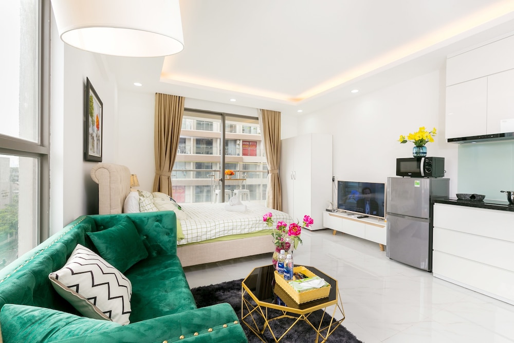 Jennifer House - Millenium Apartment