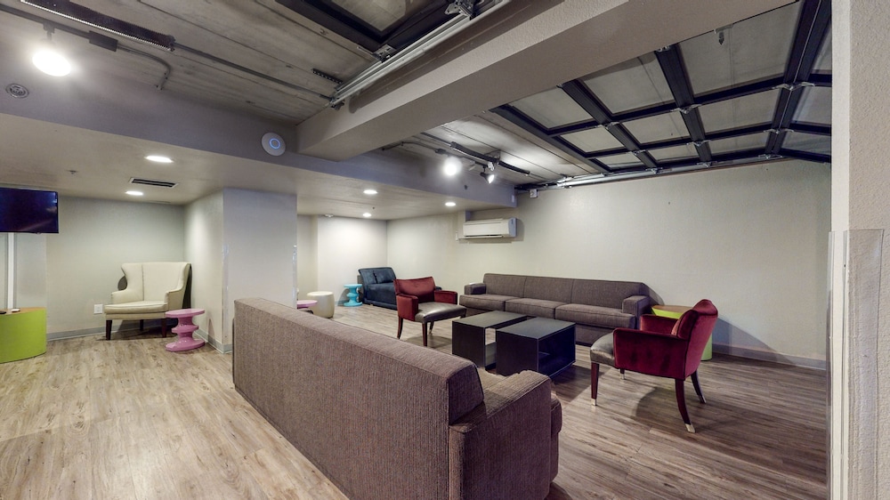 voco College Station Aggieland by IHG