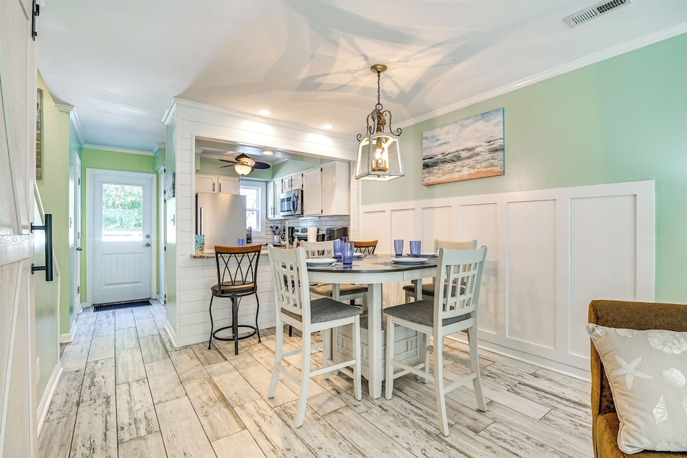 Chic Murrells Inlet Getaway ~ 2 Mi to Marsh Walk! view 4