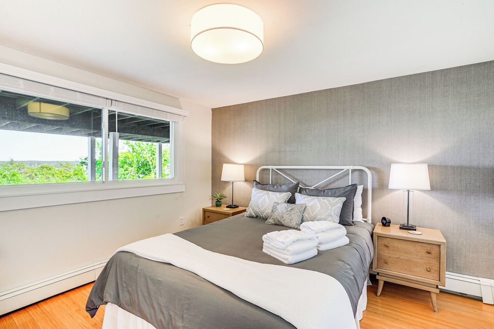 Elegant Gloucester Beach Getaway With Ocean Views!