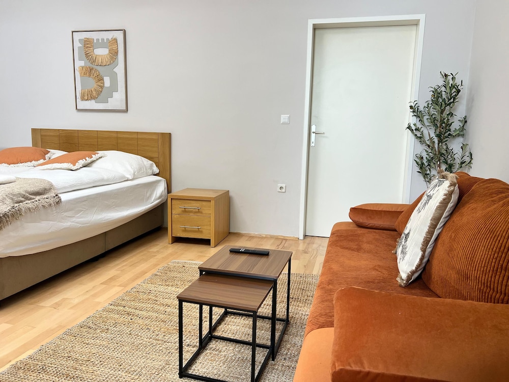 Lovely Studio for 4 with Garden