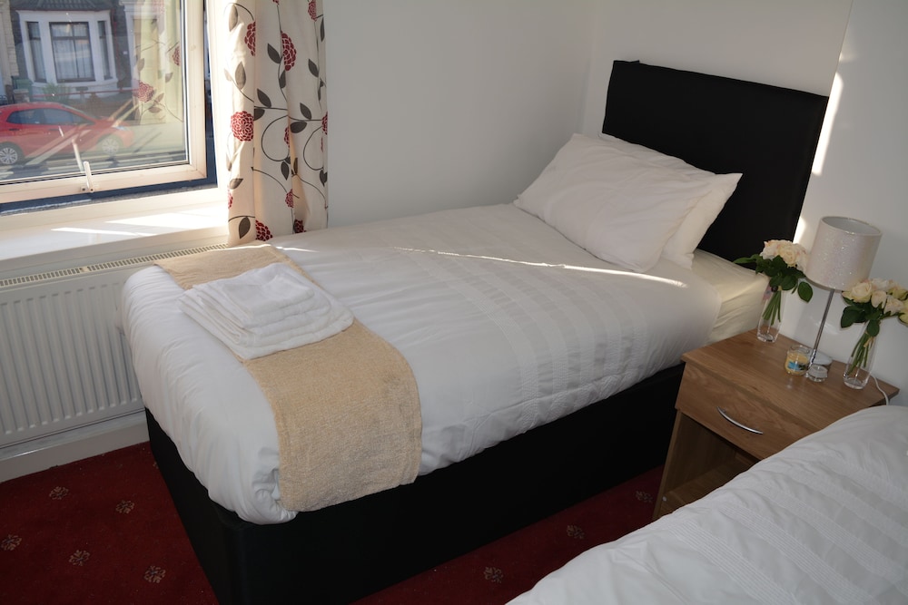 Luxury Apartment - Central Cardiff view 3