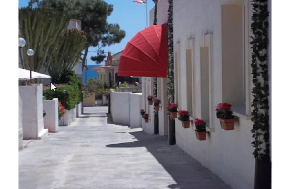 Hotel Noto Marina - Image 1
