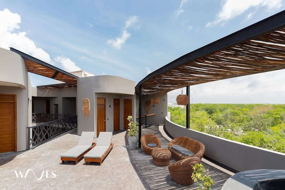 Luminous 2 BR With Roof Pool Close to Hotel Zone by Waves Management