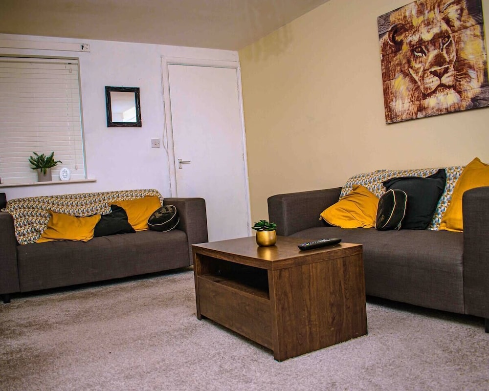 Entire 1-bed Cozy Apartment in of Sheffield view 5