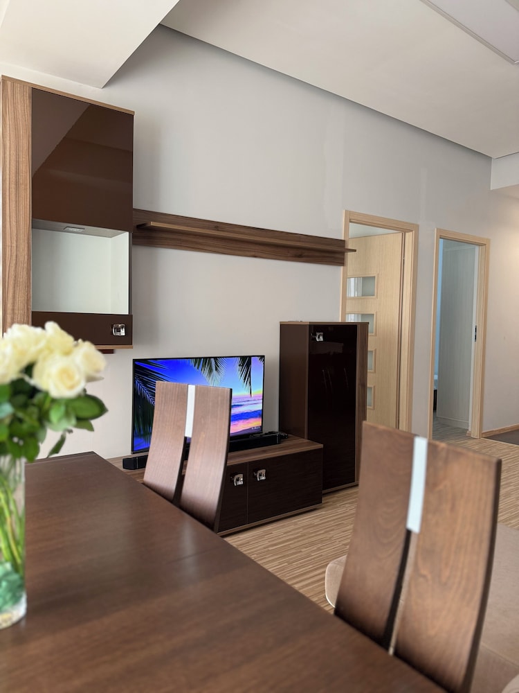 Deluxe 2-bedroom apartment by Sweet Home