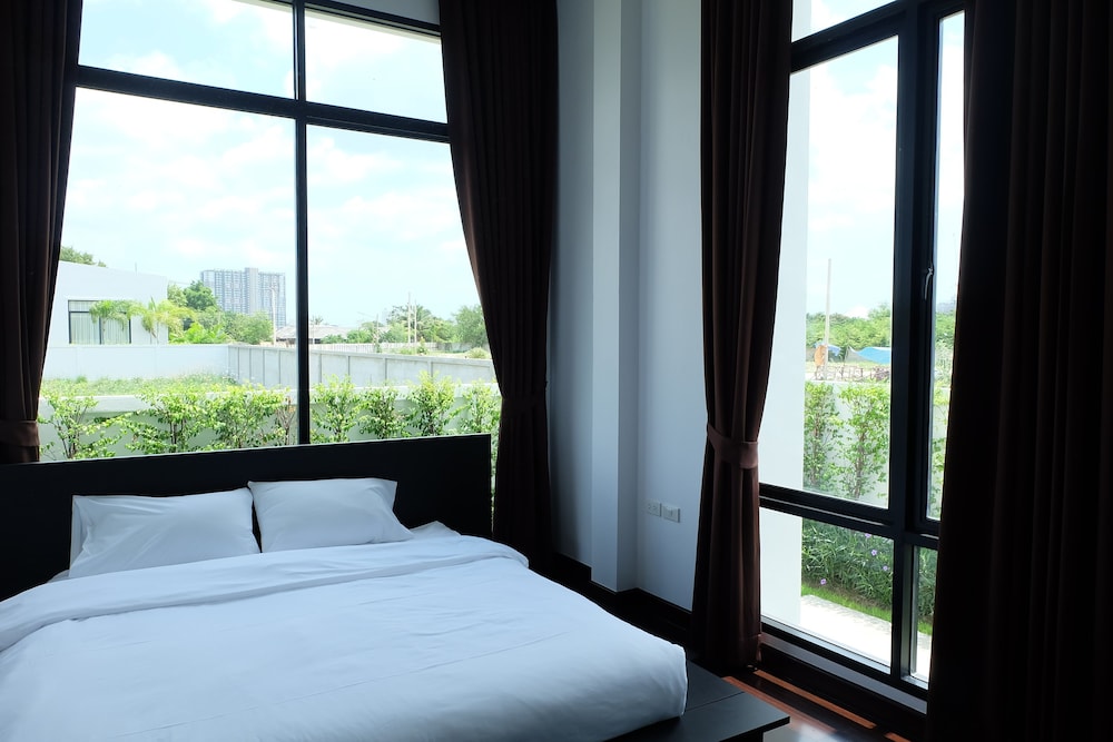 WE by Sirin Pool Villa Huahin