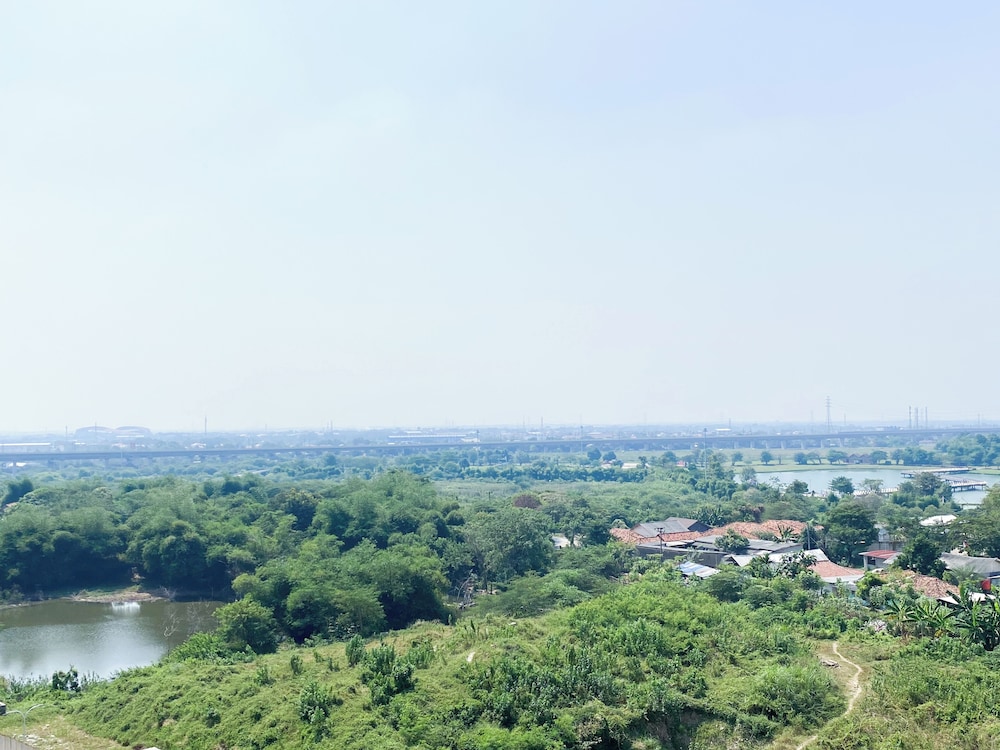 Warm And Homey 2Br At Meikarta Apartment view 3