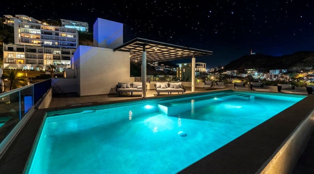 New 1BR Condo Near Marina and Downtown - Pool