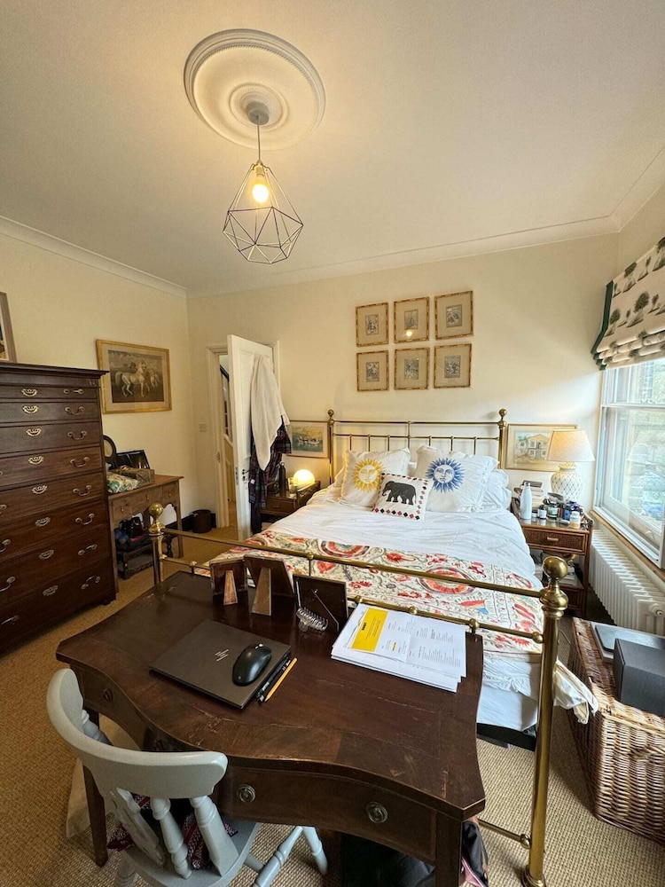 Homely Flat W/terrace, 3 Mins to Battersea Park