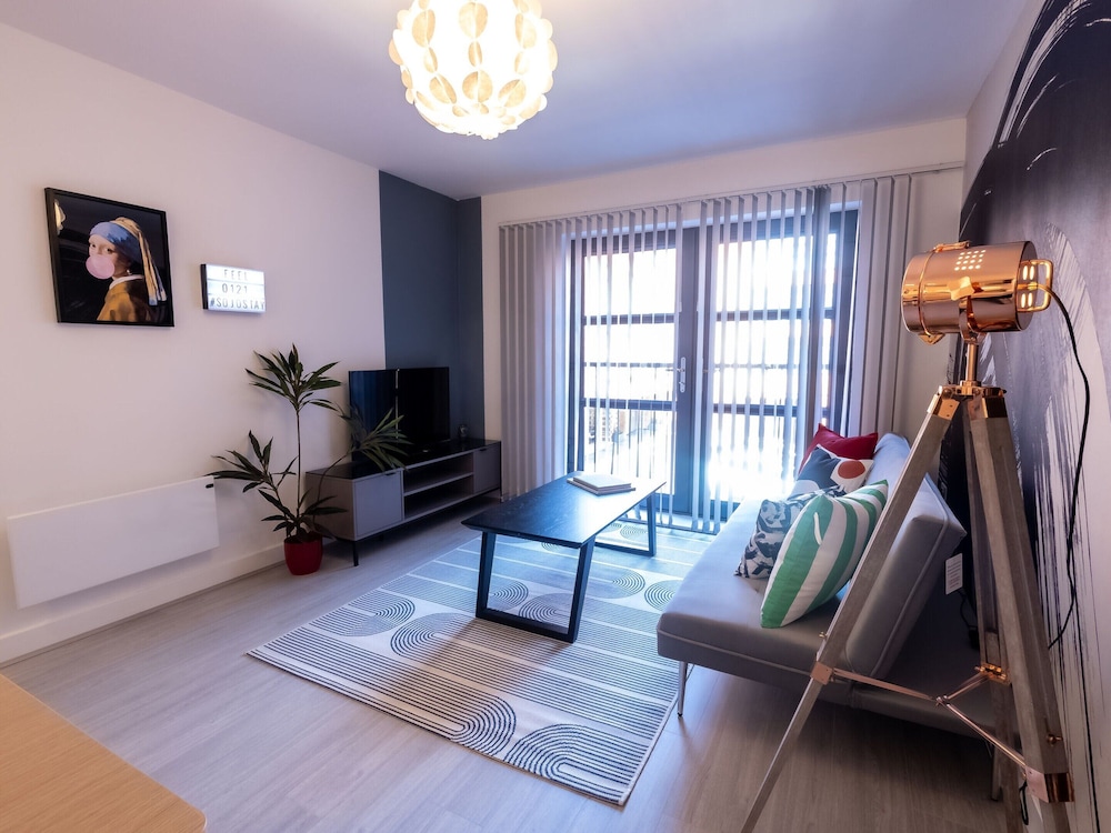 One Bed Apartment Gem Steps to City by Belvilla view 5