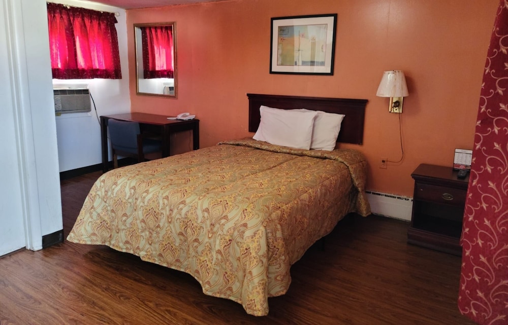 Paul's Motel view 2