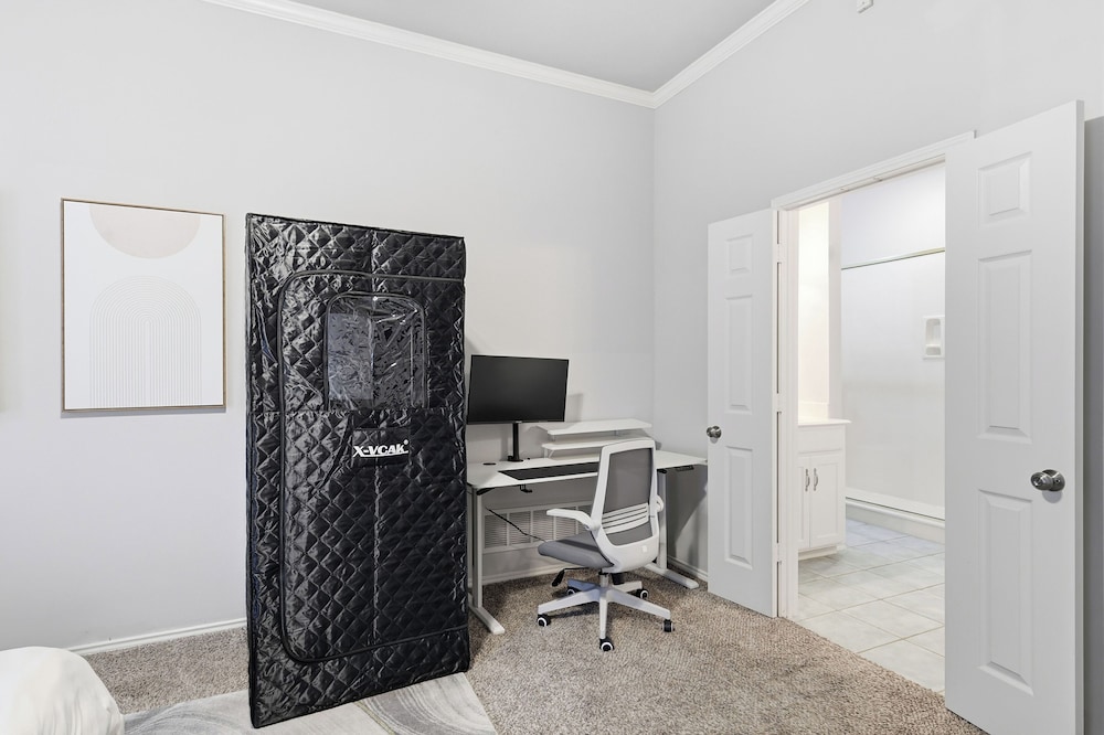 Lux Cozy 5B2B Home for Families