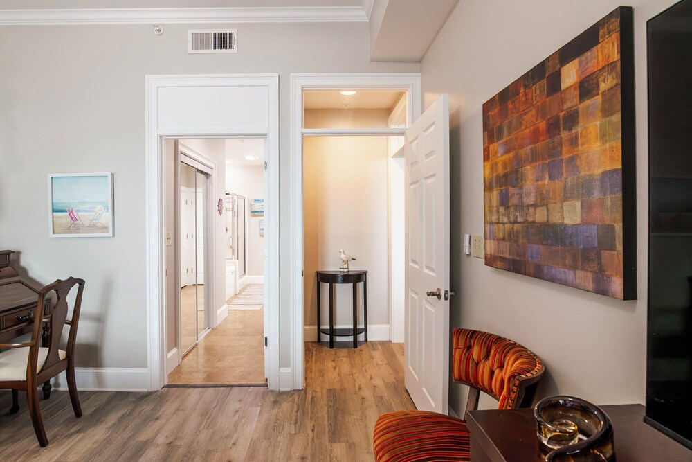 Penthouse Condo in Legacy Tower 1-1403 - Beachview 3 Bedroom 2 Bath Furnished